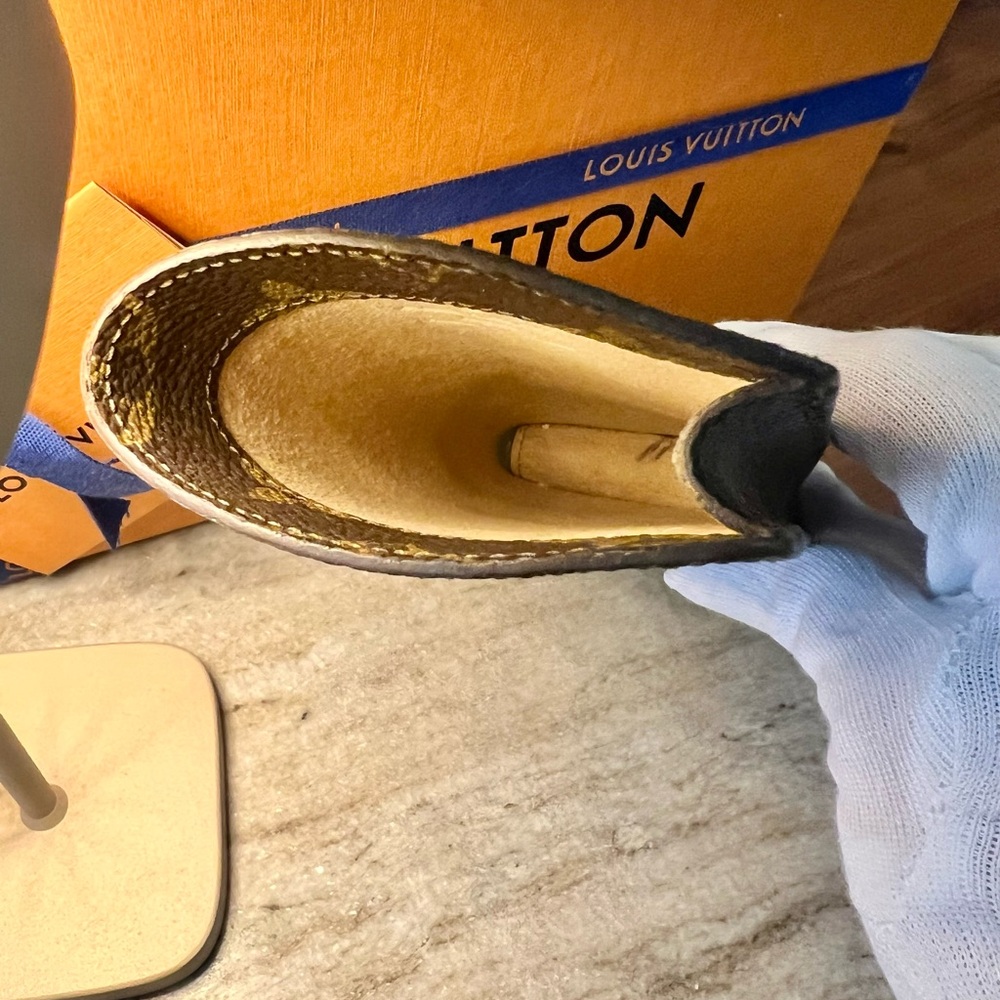 Louis Vuitton Eyeglasses Case - Picture 4 of 10